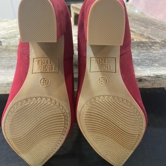 Red Suede Boot shoes Size 6.5 - Picture 9 of 12